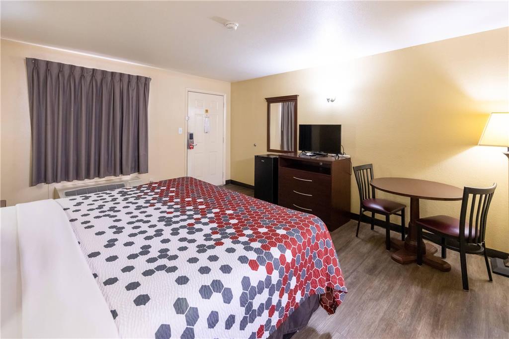 Econo Lodge McAlester - photo 18