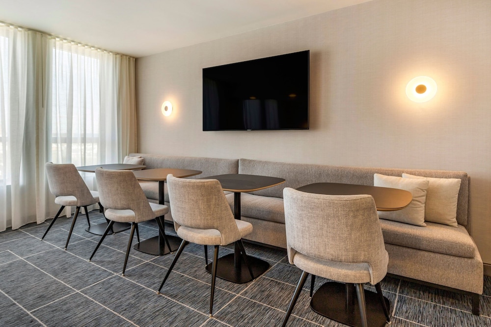 Sheraton Suites Old Town Alexandria - photo 59