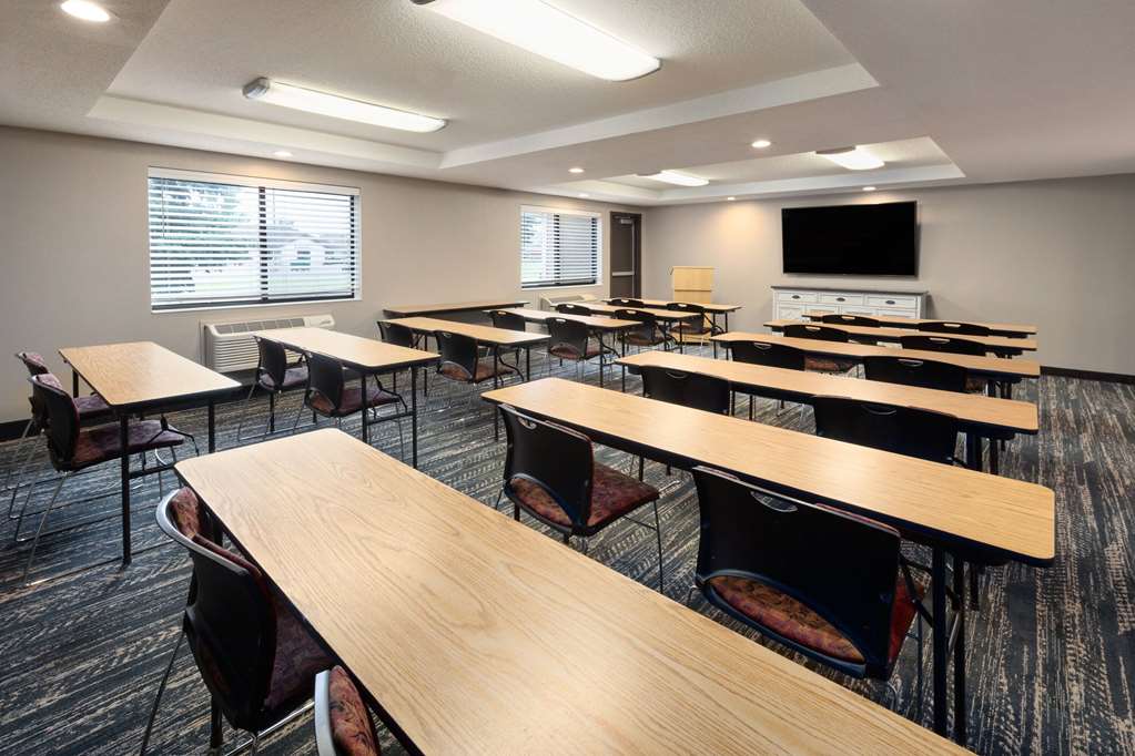 AmericInn by Wyndham North Branch - photo 34
