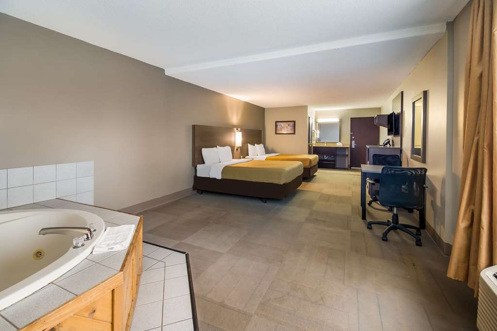 Econo Lodge Duluth near Miller Hill Mall - photo 9