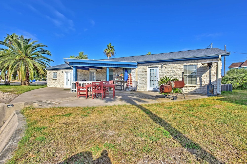 Private Dock Views Waterfront Rockport Home — 4-Star Luxury Hotel in Rockport, United States