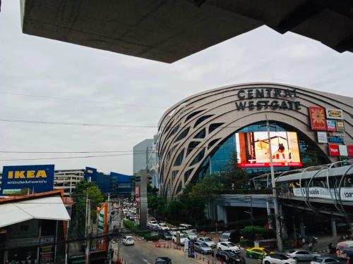 Near central westgate at bangyai 80 — 4-Star Luxury Hotel in Bang Yai, Thailand