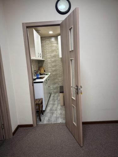 5 Rooms near 300 Aragveli metro station