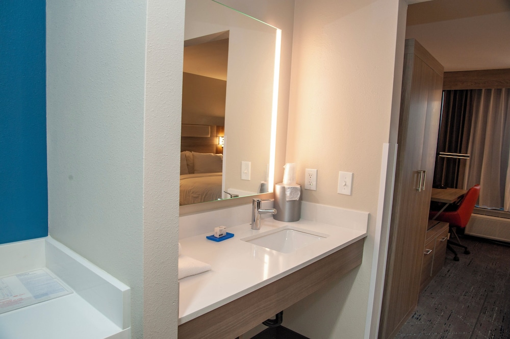 Holiday Inn Express Airport Tucson by IHG - photo 16