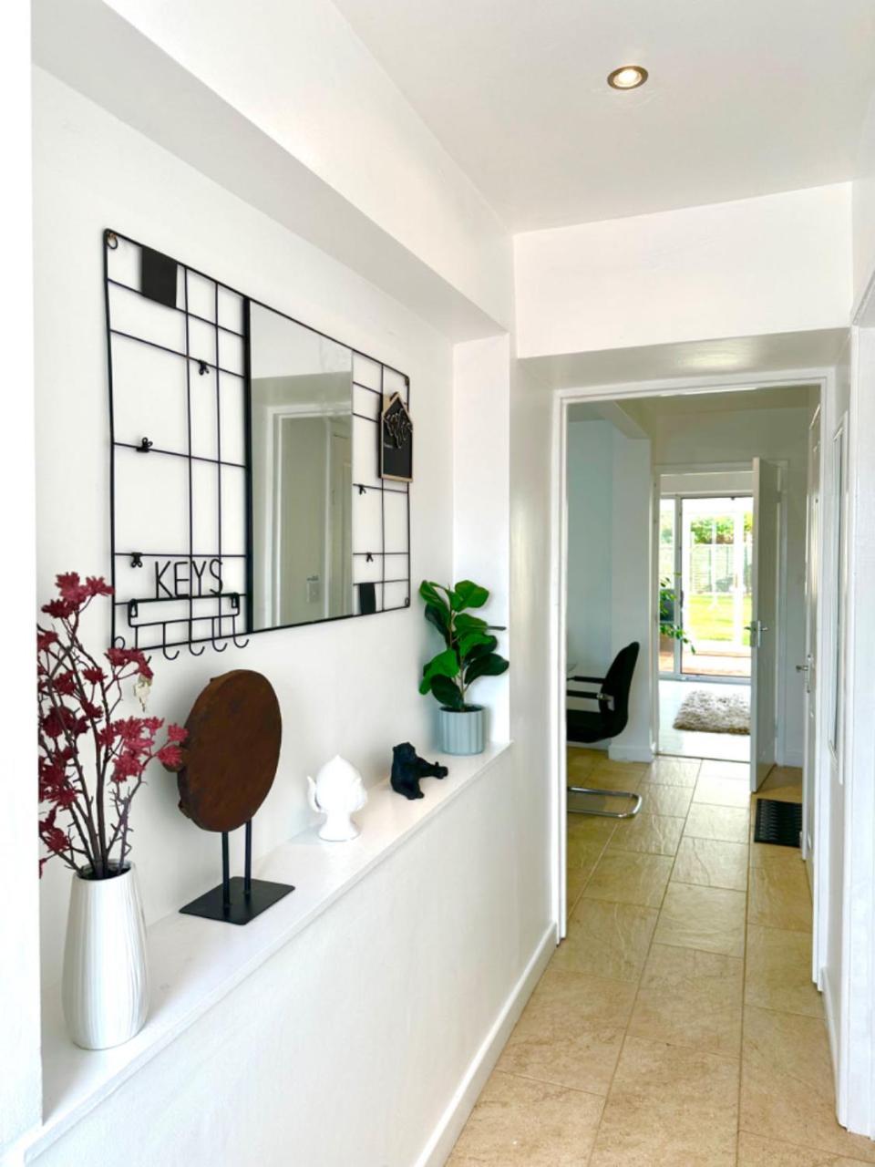 5 bedroom detached house sleeps 13 spacious Parking 5 mins driving to Bicester Village — 4-Star Luxury Hotel in Bicester, United Kingdom