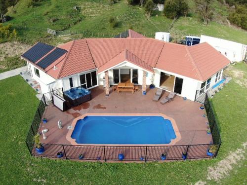 Villa Shemshi — 4-Star Luxury Hotel in Gisborne, New Zealand