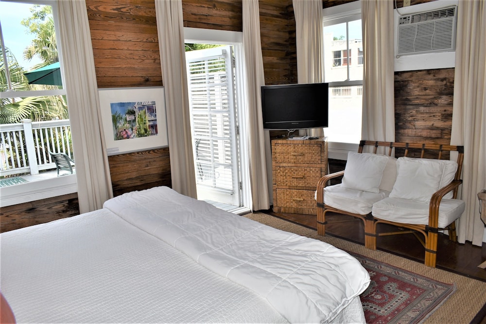 Simonton Court Historic Inn & Cottages - photo 44