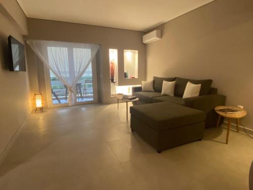 Miliannas — 4-Star Luxury Hotel in Vouliagmeni, Greece