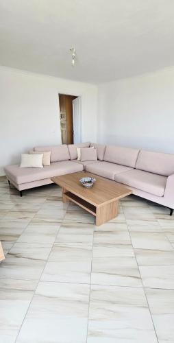 Modern Elegance with Breathtaking Panoramic Views - carbon neutral hotel in Himare