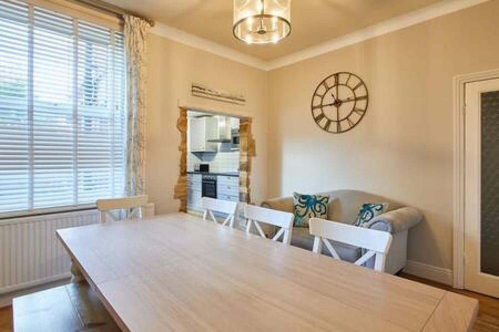 Host Stay Allium House