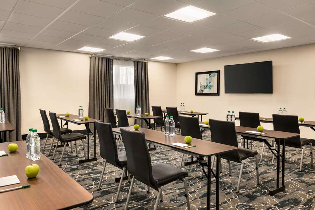 La Quinta Inn & Suites by Wyndham San Luis Obispo Downtown - photo 47