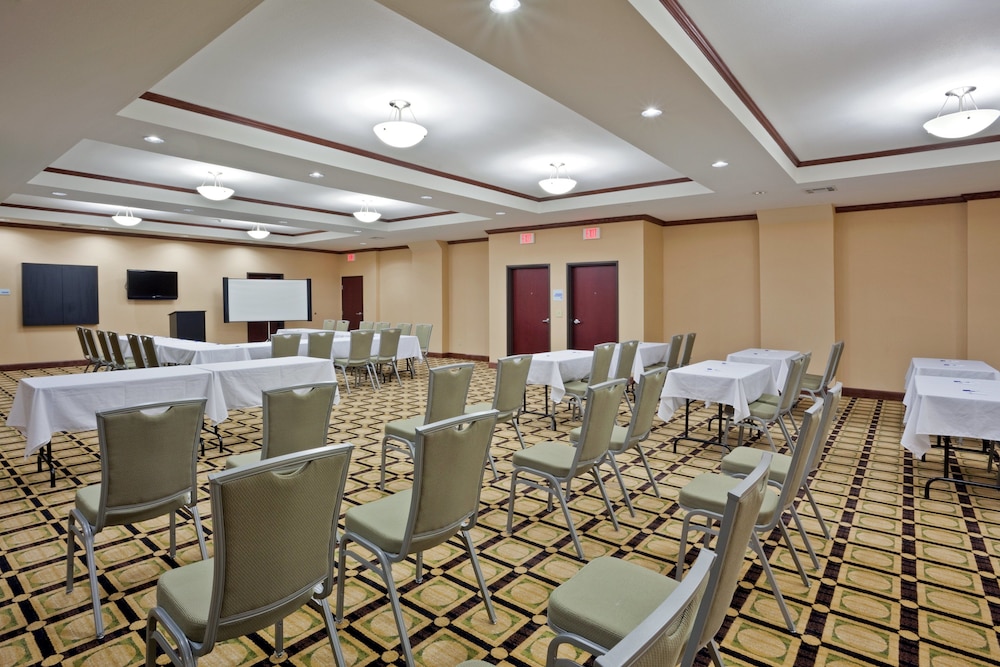 Holiday Inn Express Hotel & Suites Dumas by IHG - photo 44