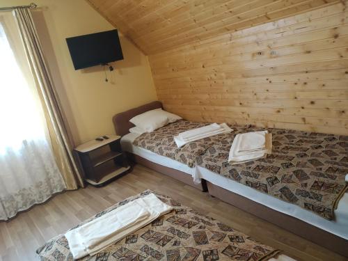 Camelot — Rakhiv — photo 4