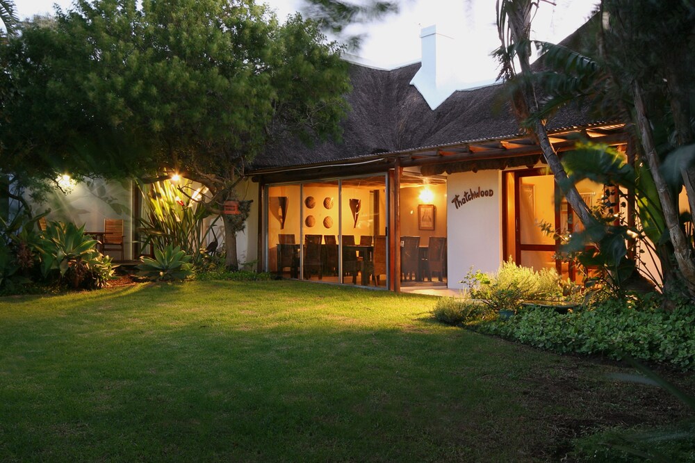 Thatchwood Country Lodge — 4-Star Luxury Hotel in Kruisfontein, South Africa