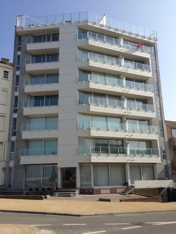 Studio Raversijde with Sea View — 4-Star Luxury Hotel in Ostend, Belgium