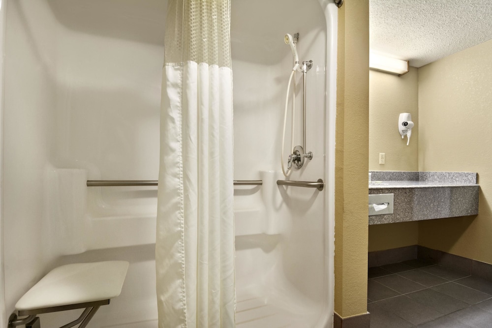 Super 8 by Wyndham Hattiesburg North University Area - photo 19
