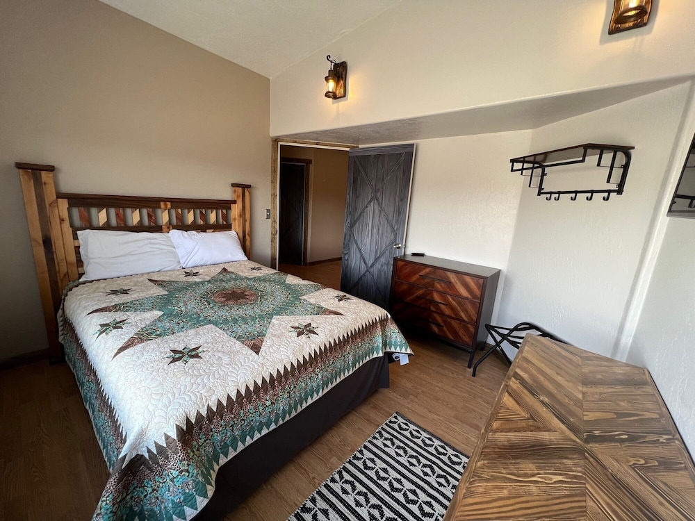 The Snuggle Inn - photo 35