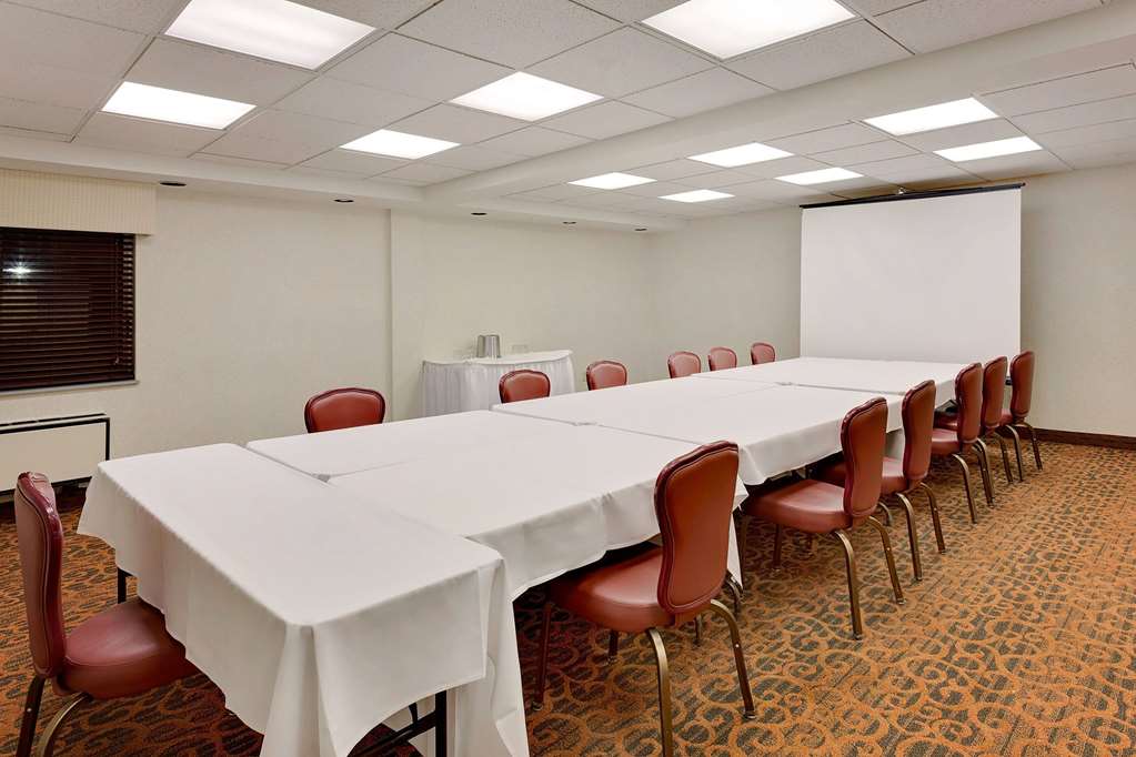 Ramada by Wyndham Marquette - photo 21