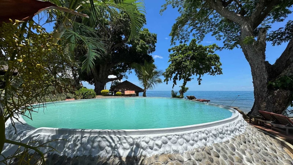 Manga Soa Lodge — 4-Star Luxury Hotel in Hell-Ville, Madagascar