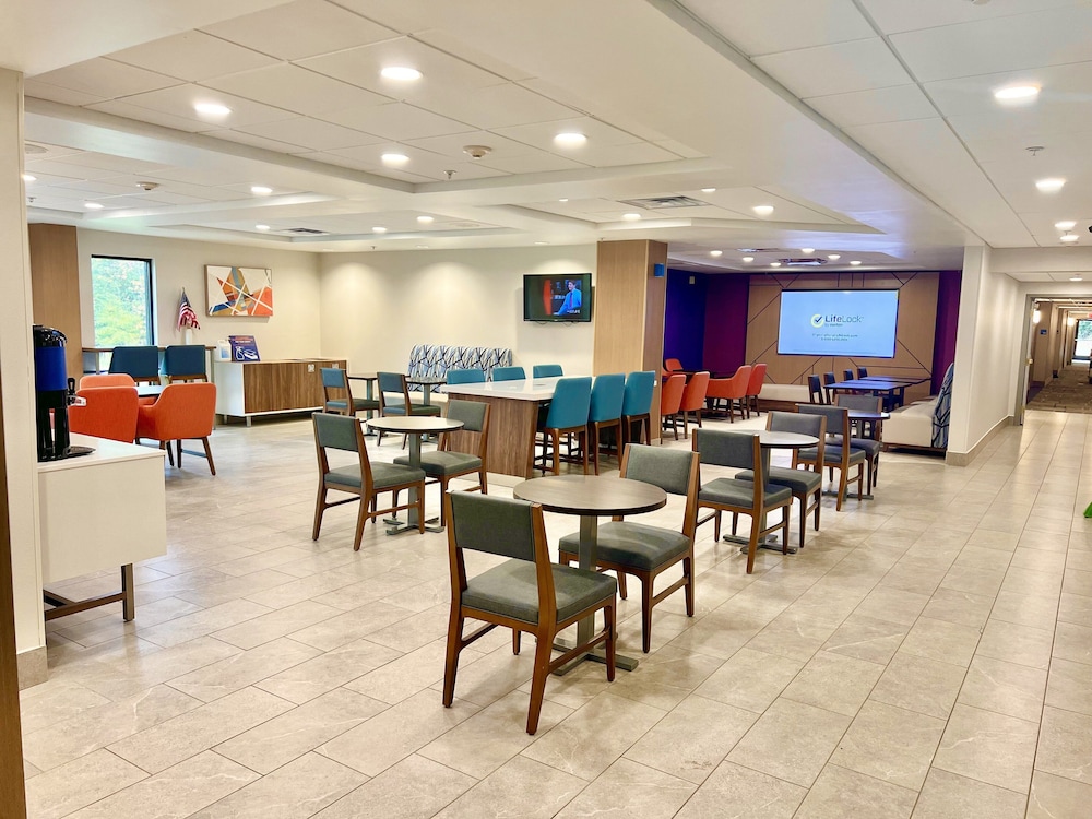 Holiday Inn Express Madison by IHG - photo 39