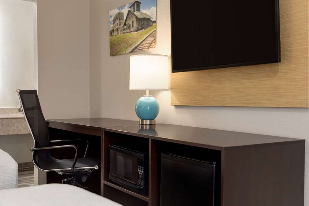 Days Inn by Wyndham Emporia - photo 11