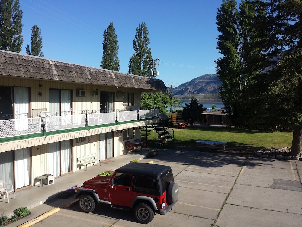 Riviera Motel - carbon neutral hotel in Osoyoos