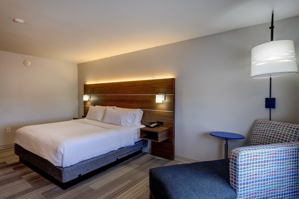 Holiday Inn Express & Suites Shelbyville Indianapolis by IHG - photo 14