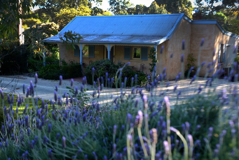 Donnybrook Cottages Donnybrook Cottage — 4-Star Luxury Hotel in Clare, Australia