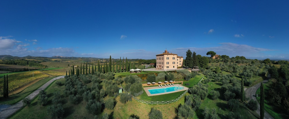 Relais Villa Grazianella UNA Esperienze — 4-Star Luxury Hotel in Montepulciano, Italy