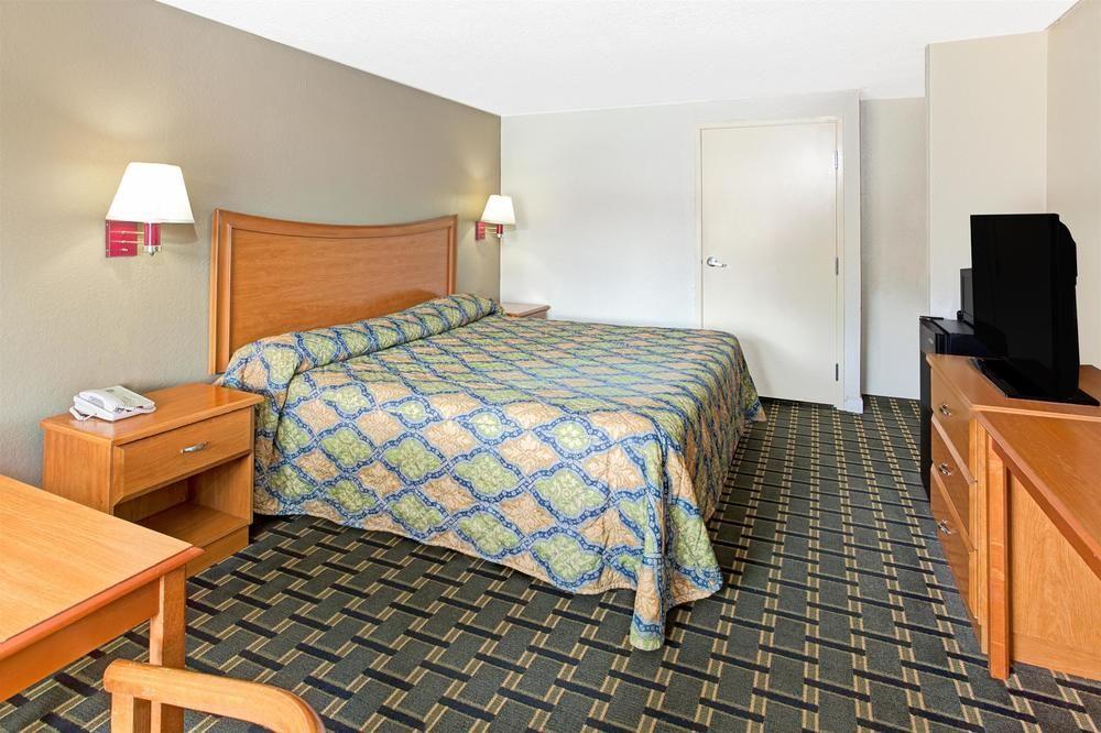 Knights Inn Cartersville - photo 12