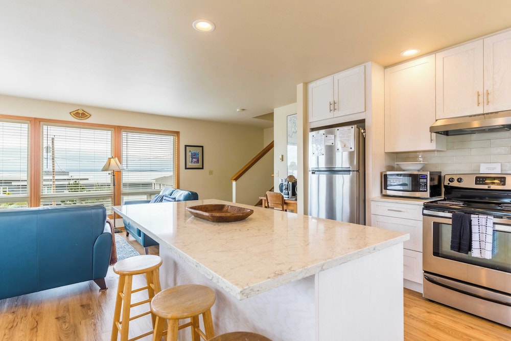 Beach Lookout Retreat by Avantstay Rooftop Views - photo 11