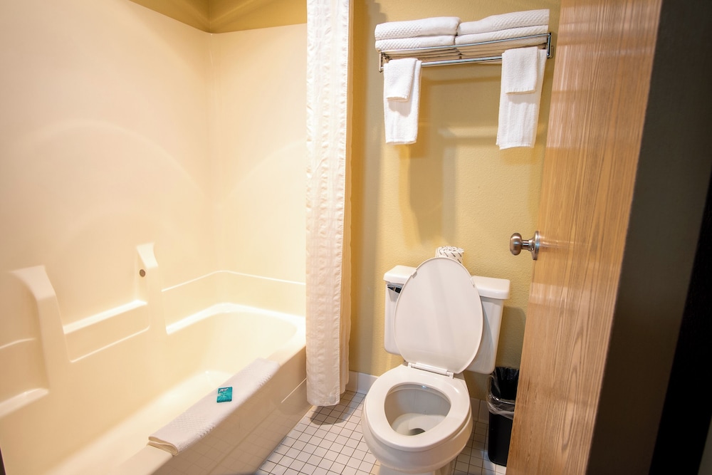 Coratel Inn & Suites By Jasper River Falls - photo 15