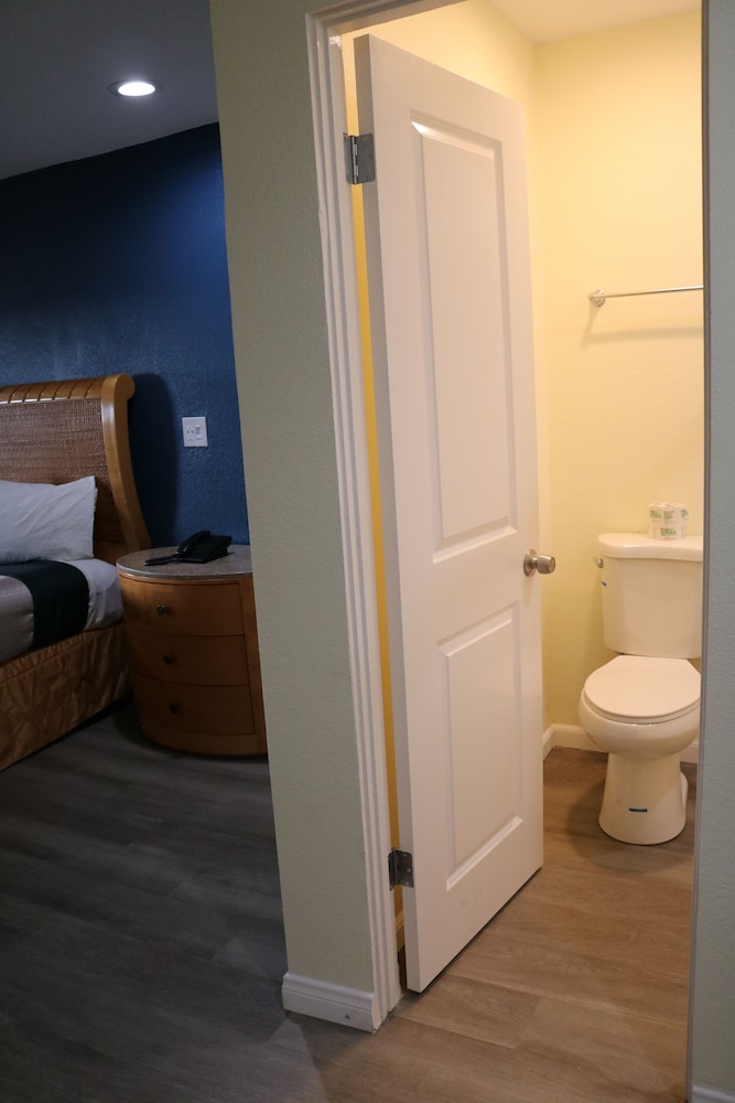 Valli Hi Motel - photo 18