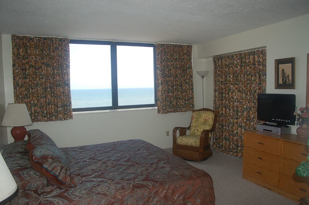 Shoreham Towers 2c 3 Bedroom Condo by RedAwning - photo 7