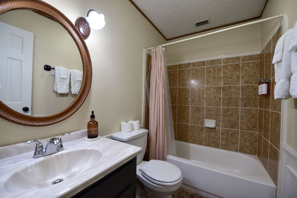 Butterfield Inn Main Street Cottages - photo 45