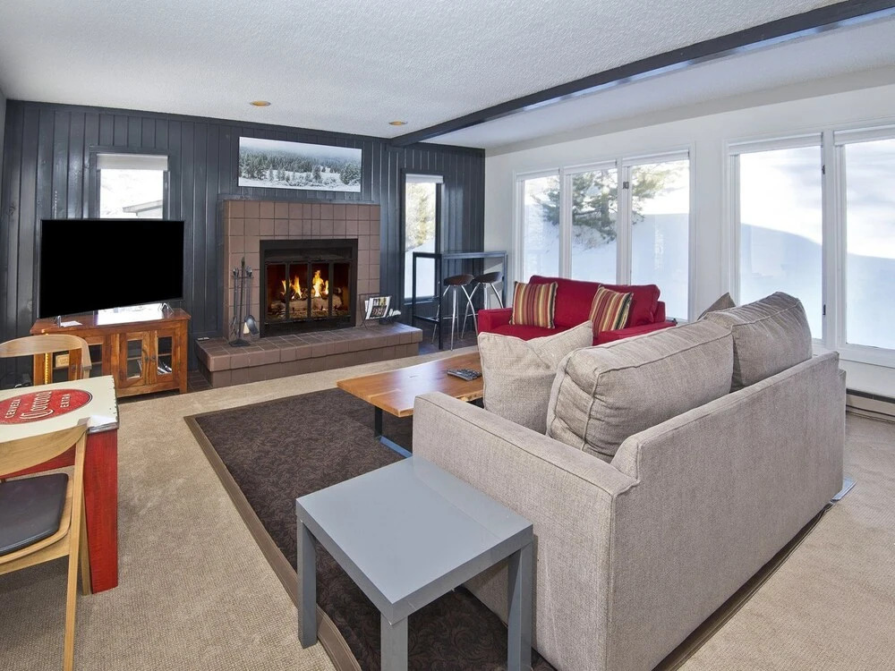 2338 Tahoe Drive - featured photo