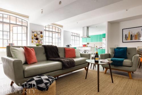 Central Soho Warehouse Loft with Concierge — 4-Star Luxury Hotel in London, United Kingdom