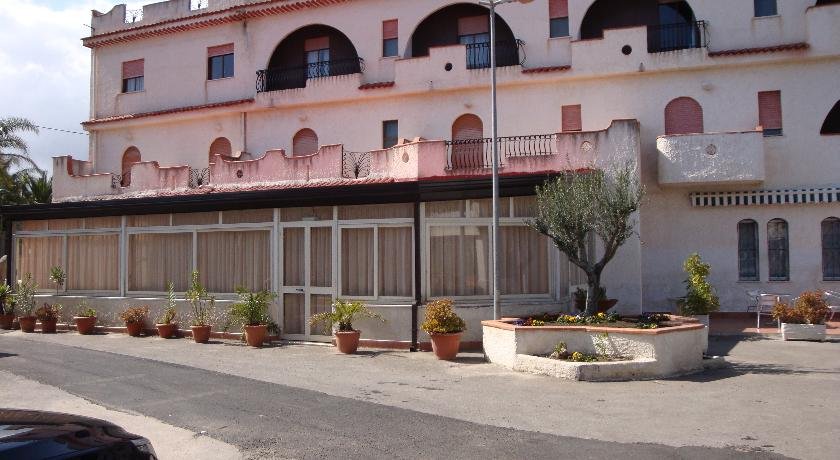 The Green Seaside — 4-Star Luxury Hotel in Mascali, Italy