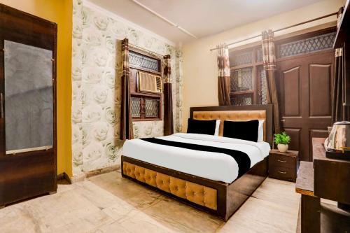 Collection O Uttam Nagar Near Akash Hospital in New Delhi, India