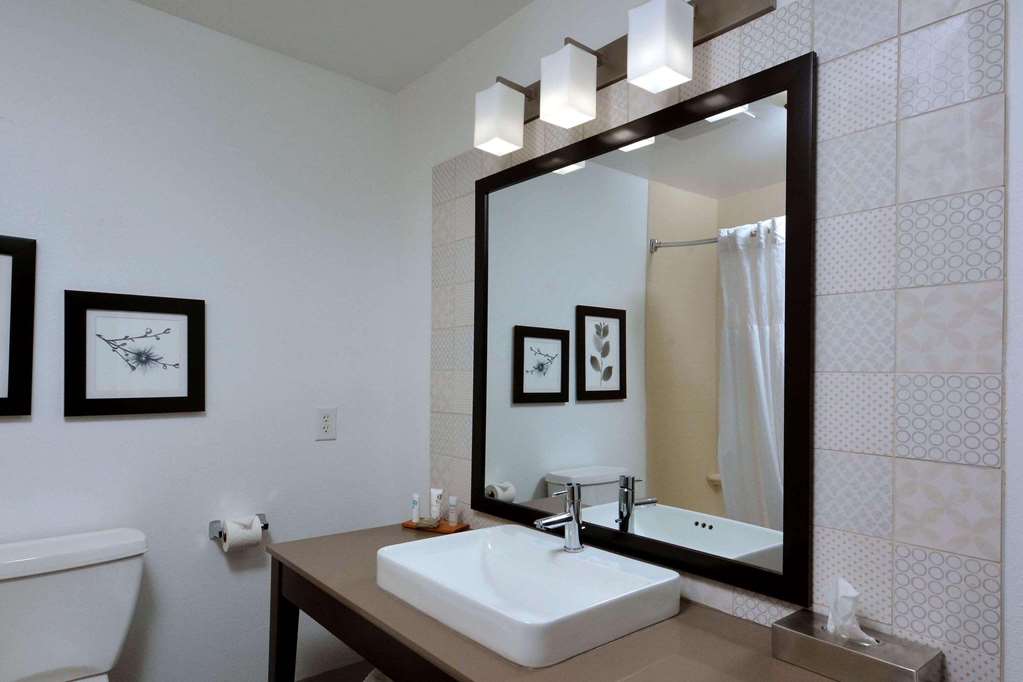 Country Inn & Suites by Radisson Asheville West near Biltmore - photo 13