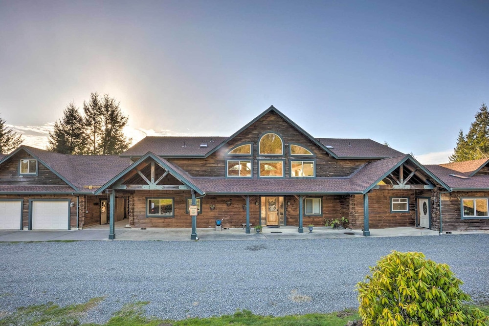 Brookings Vacation Rental Lodge on 88 Acres — 4-Star Luxury Hotel in Brookings, United States