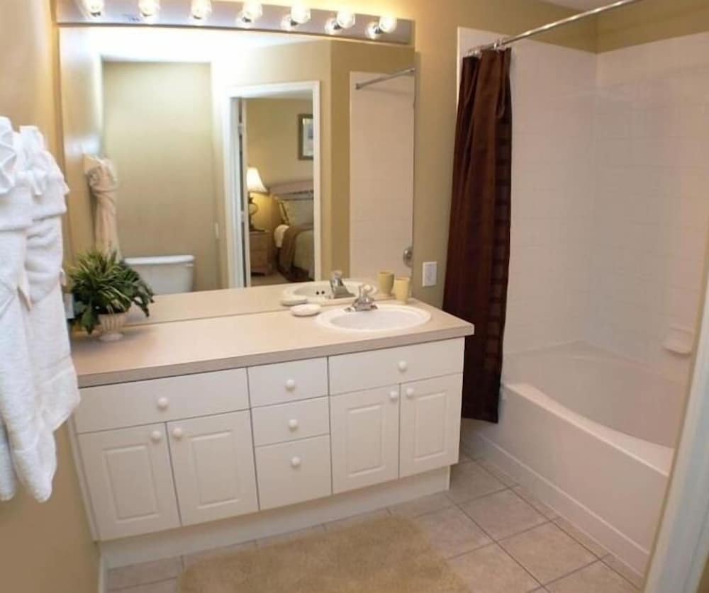 3 Bedroom 3 Bath Townhouse in Gate Resort 3 Townhouse by RedAwning - photo 12