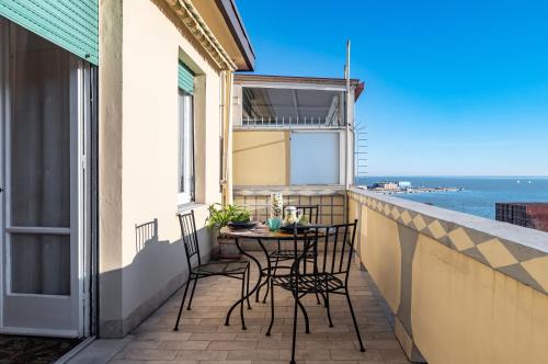 GuestHost The Sailor's Terrace Cozy Apt — 4-Star Luxury Hotel in La Spezia, Italy