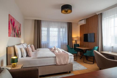 Holdvirág Hotel — Sarvar — photo 2