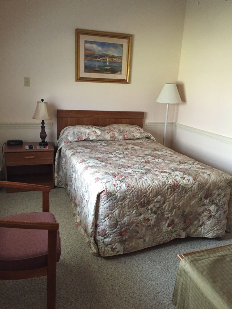 Midway Motel & Cottages - photo 8