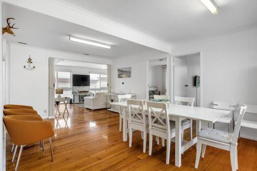 Lugano Tootgarook with linen — 4-Star Luxury Hotel in Tootgarook, Australia
