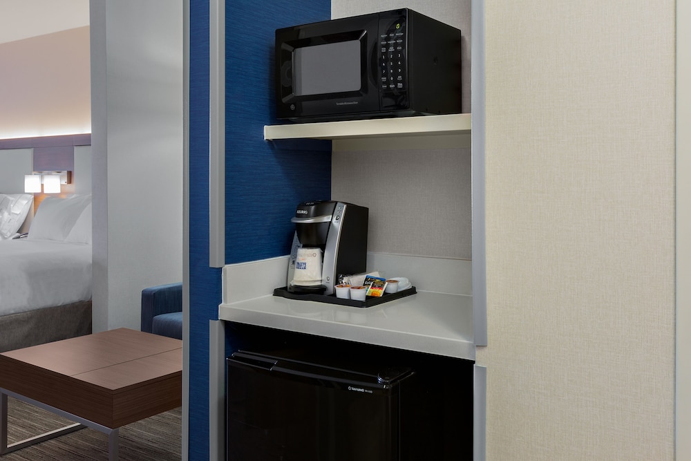 Holiday Inn Express & Suites Chico by IHG - photo 41