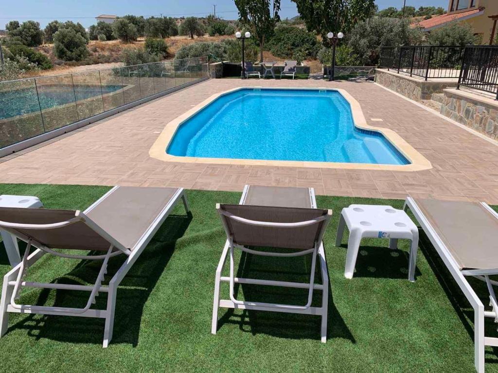 Studio In Captains House With A Pool
