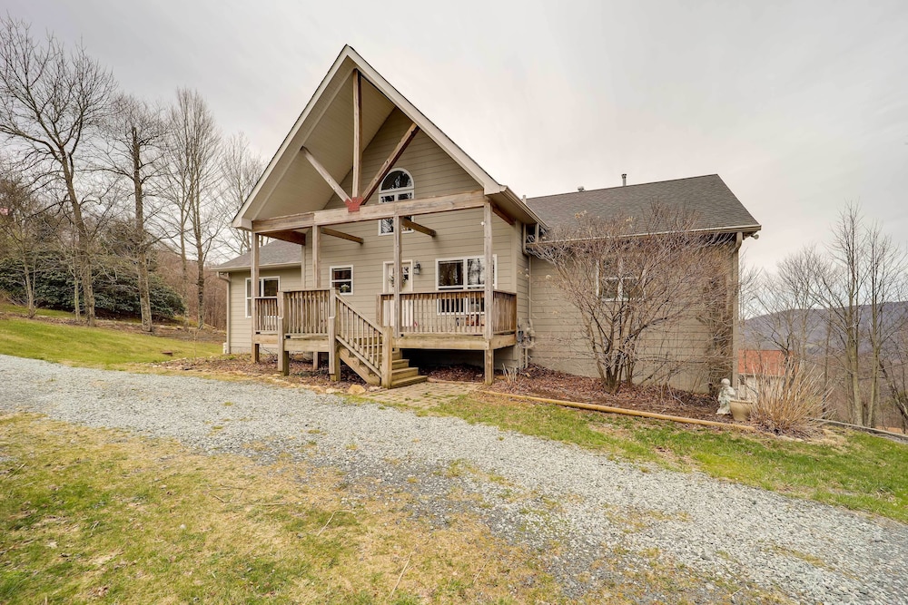 Deck Grill & Fire Pit: Sugar Mountain Retreat
