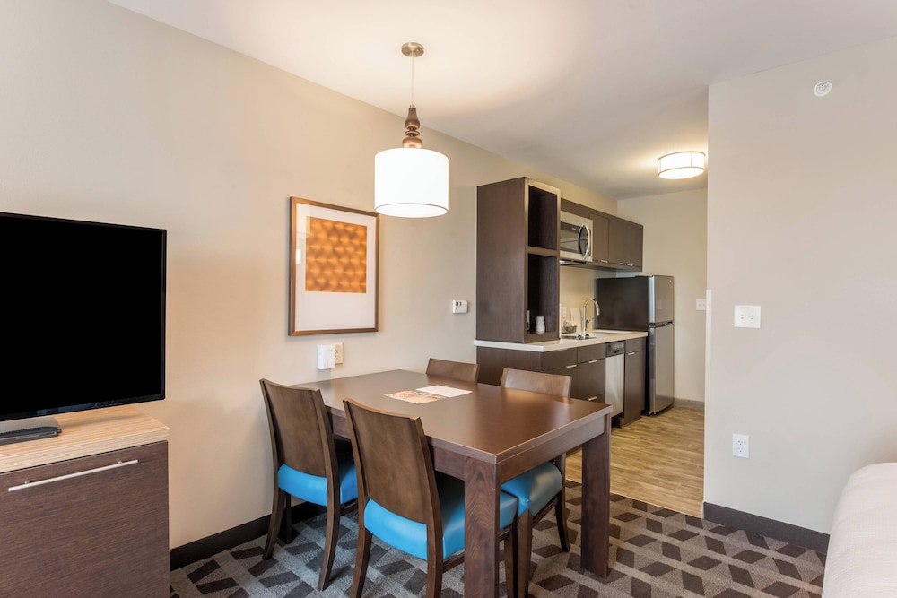 TownePlace Suites by Marriott Greensboro Coliseum Area - photo 11